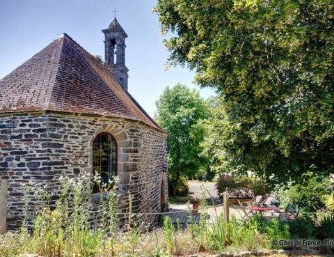 Atypical cottage in a chapel