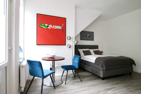 Popular Airbnb listing: Cute Studio Apartment near Deutz/trade fair in Deutz