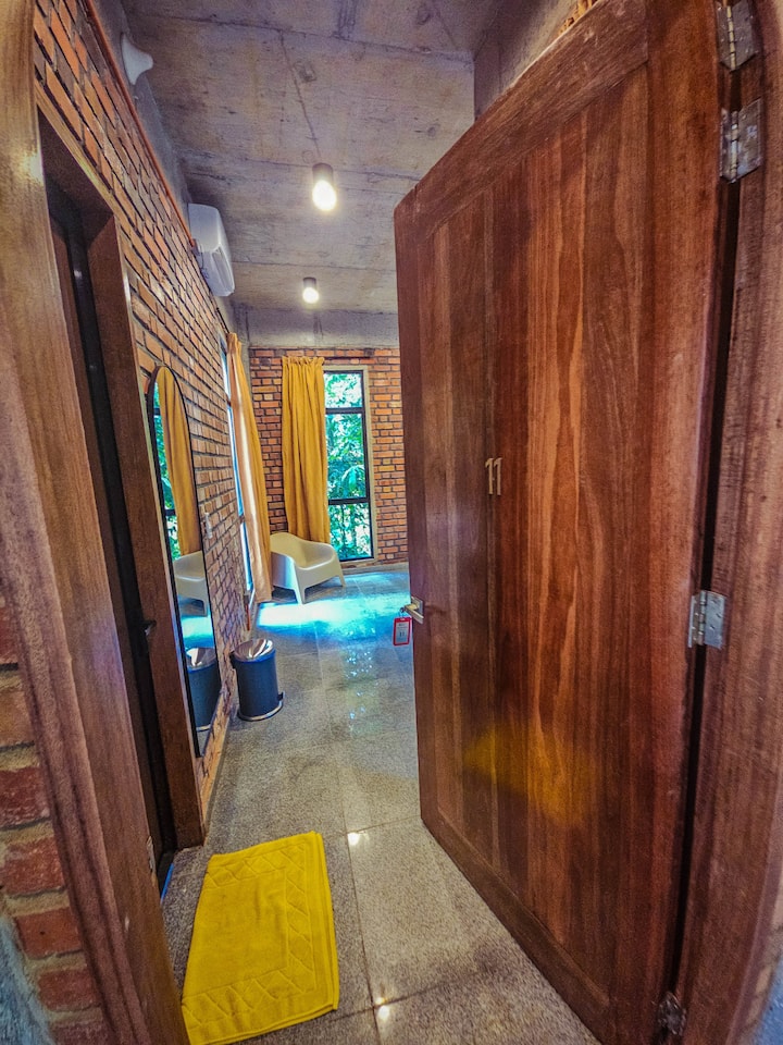 This is bedroom 11 on the ground floor, which is suitable for elderly / less able bodied guests, as no stair 
usage is required to access this bedroom. It is same level as the carpark, dining area, kitchen and bbq area.
It sleeps 2 to 6 pax.