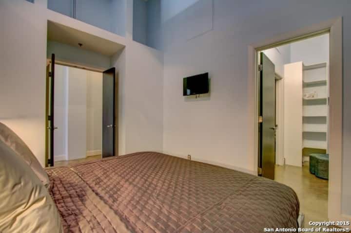 Спална соба и плакар