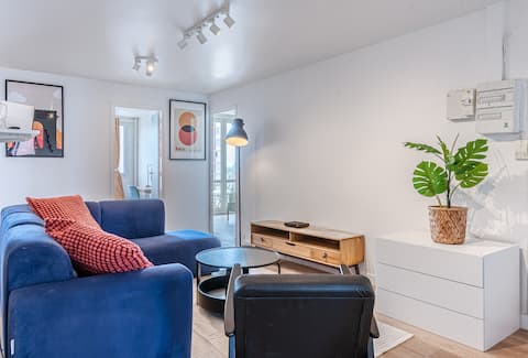 Popular Airbnb listing: Designer apt 8 pers. with parking - near Paris in Saint Denis