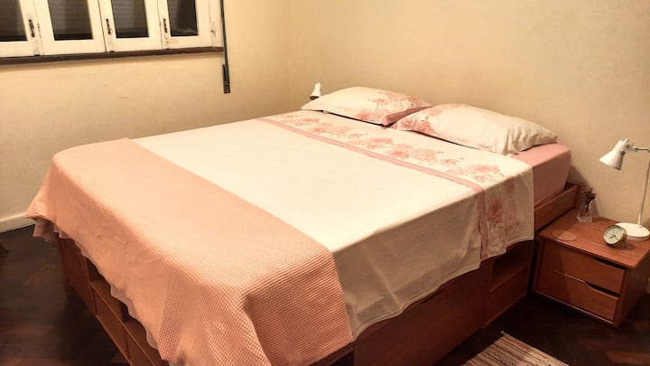 Двойна стая с двойно легло, нов матрак, висококачествена ортопедия. Разделен климатик