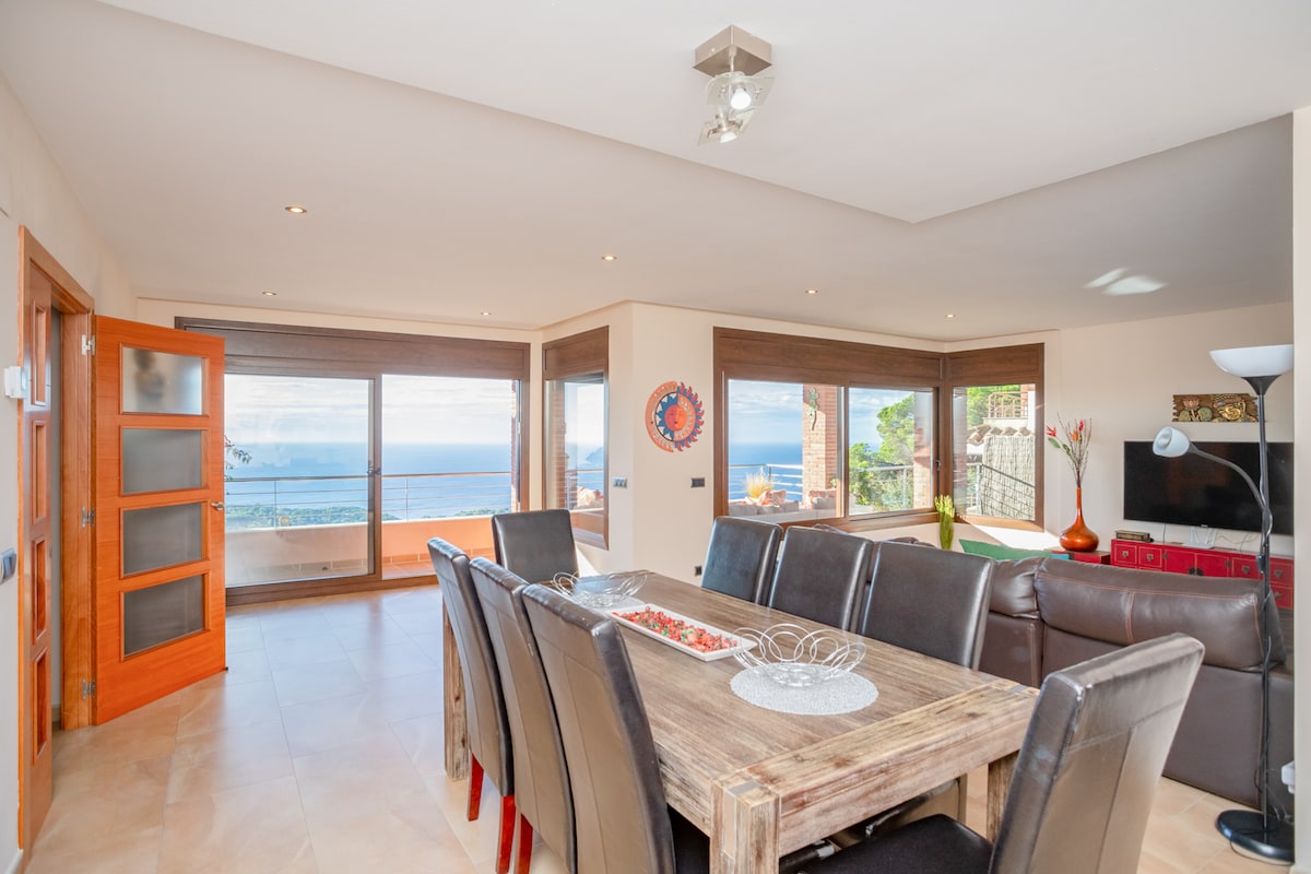 Airbnb con mejor rendimiento: Luxury Villa with Pool and Sea Views en Lloret De Mar