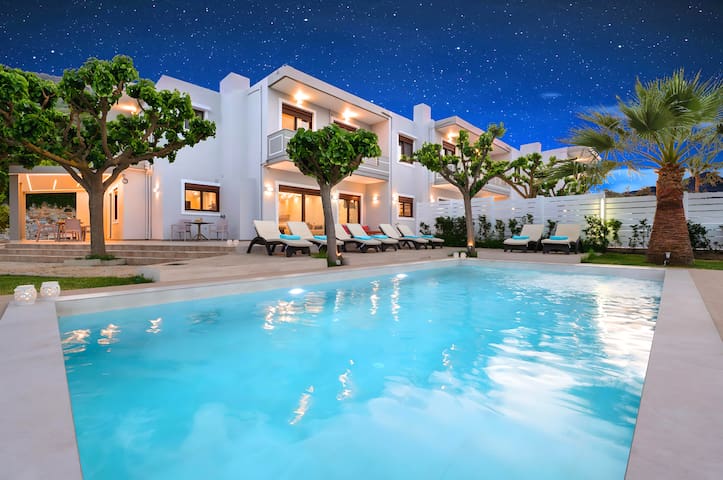 Sunlight Grand Villa Heated Pools 36 guests