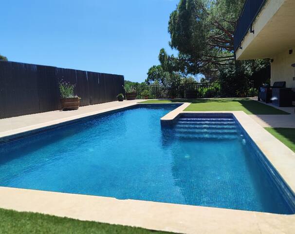 Villa con piscina privada y vistas al mar gallery image 2