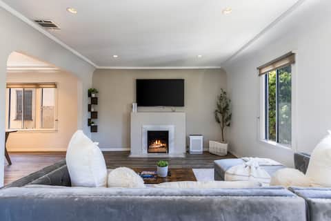 Popular Airbnb listing: 3BR/2BA Apt | Beverly grove & melrose area in Fairfax