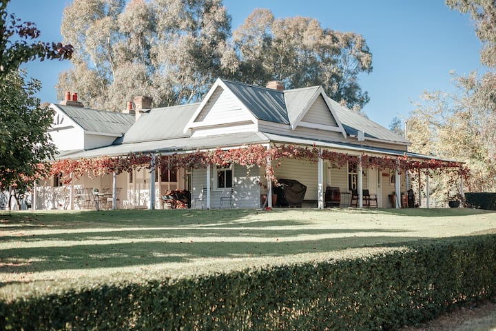 The Glen Farmhouse on Ovens River