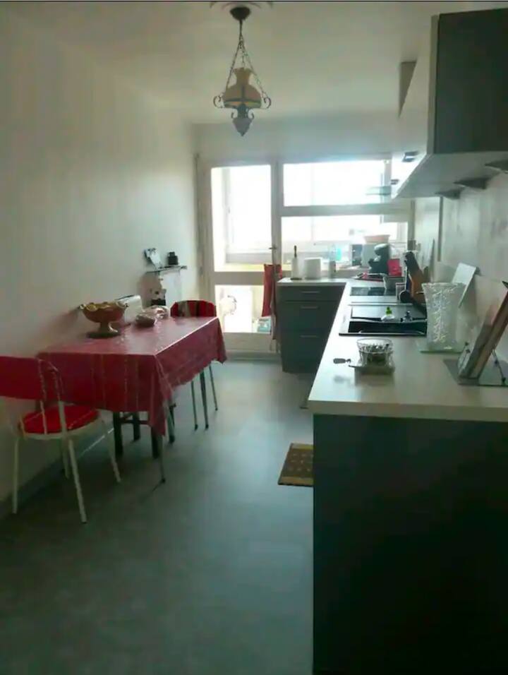 Chambre Avec Lit Spacieux à Pierre-bénite - Pierre-Bénite