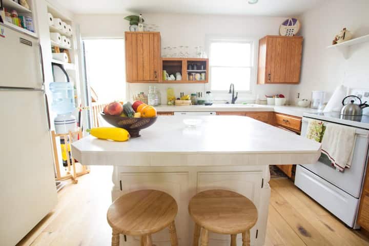 Bright, Cozy Room In Welcoming North Boulder Home - Boulder, CO