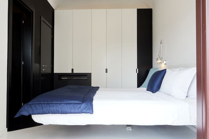 Lussuoso attico zona Duomo 3 suites e tre bagni gallery image 2