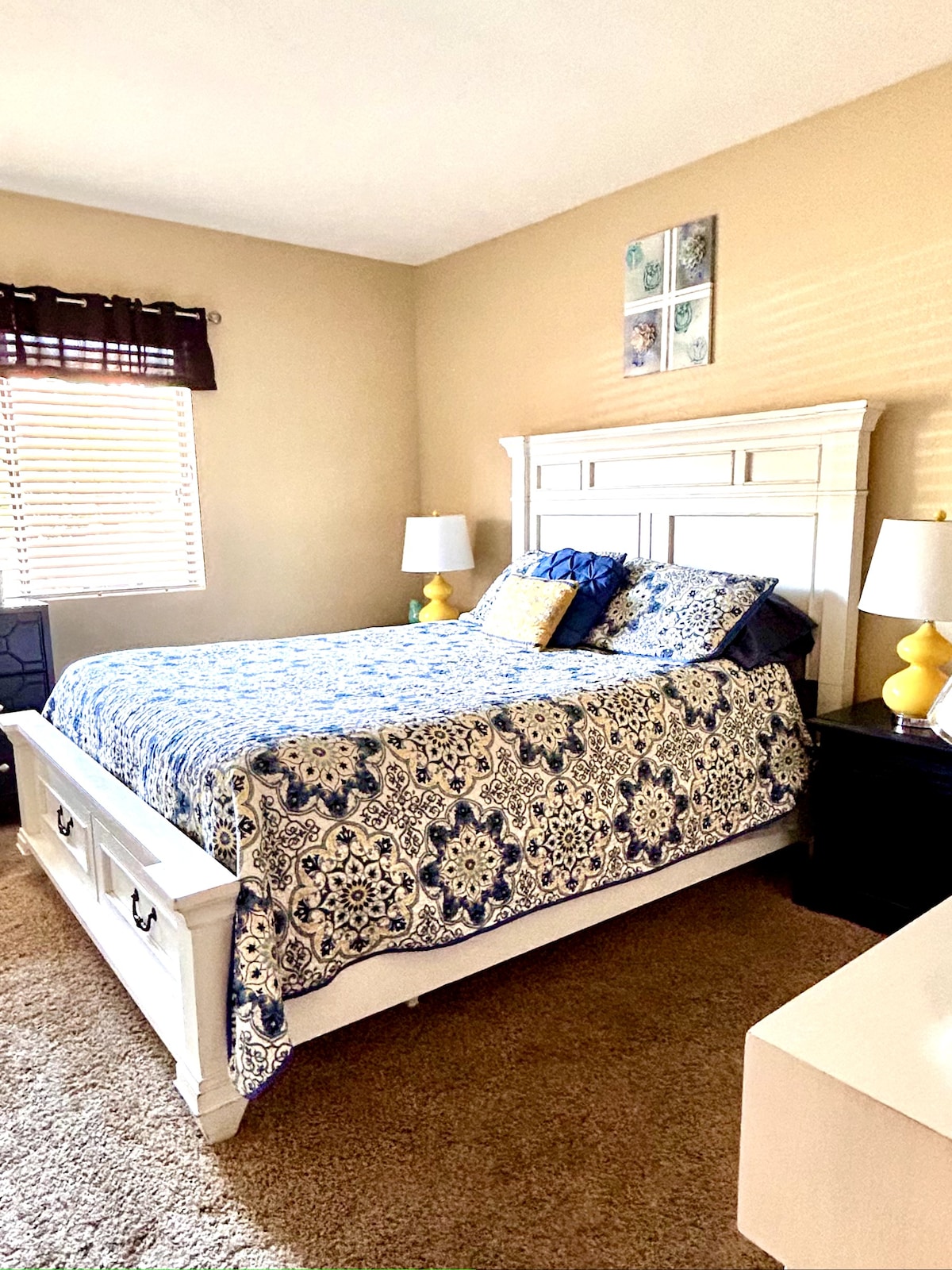 سرير بحجم كوين.