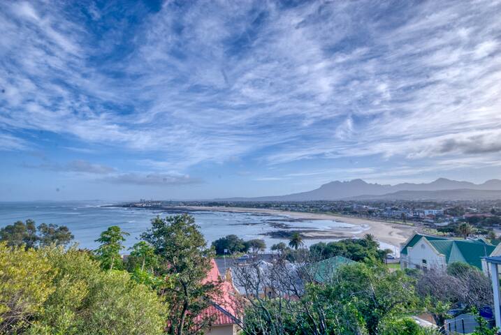 102 Miller Street, Gordons Bay gallery image 2