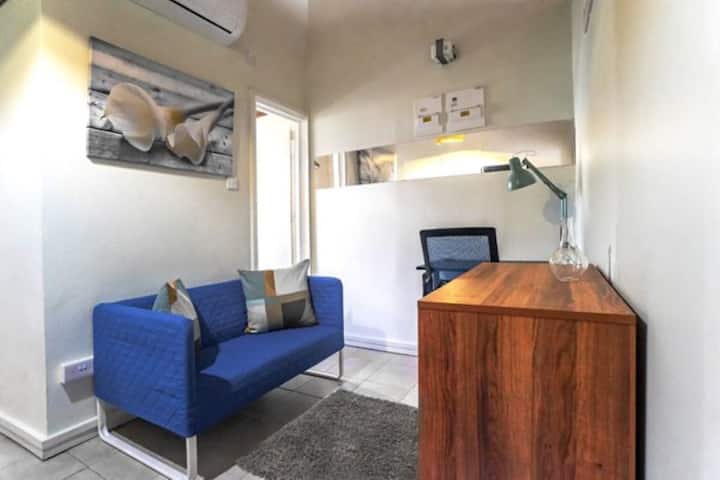 Small 1-bed Patio Ac Apartment+2 Pools +Beach 3min - Grenada