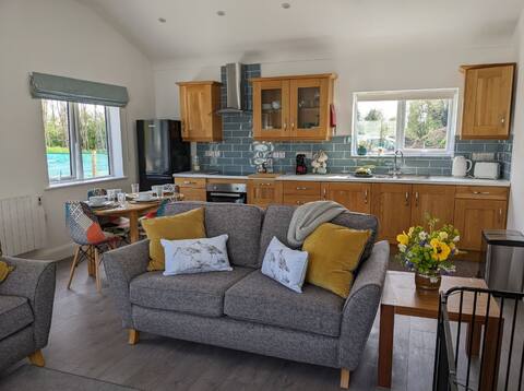 Woodland Lodge - Log Cabin on Upper Lough Erne
