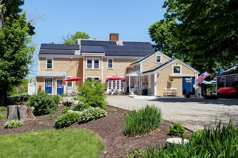 Cape Cod compound w/spa near beach, pets welcome!