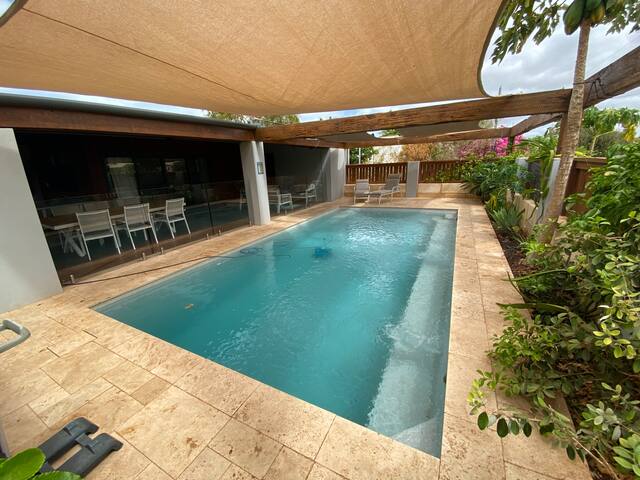 Superb house with a solar heated pool, in town. gallery image 2