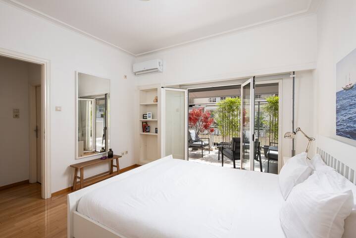 Best Located, Syntagma Square, 3 Bedrooms, [130m²] gallery image 5