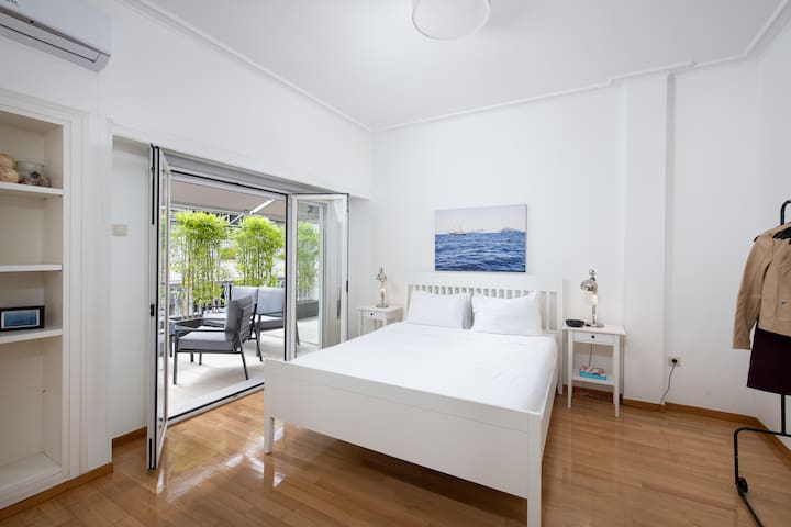 Best Located, Syntagma Square, 3 Bedrooms, [130m²] gallery image 4