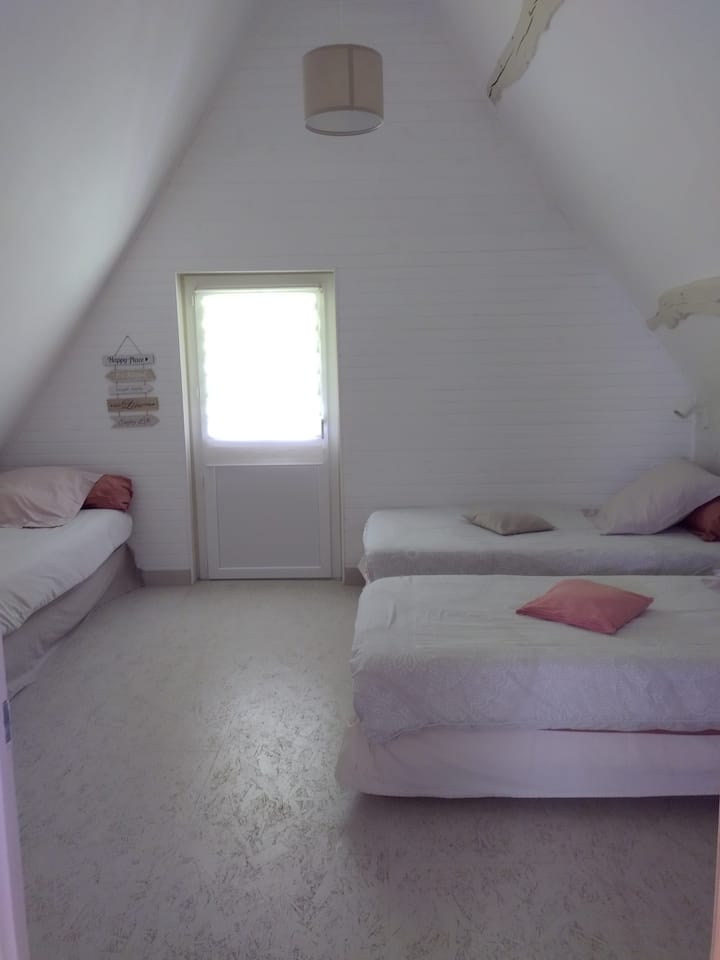 dječja spavaonica s 3 kreveta 