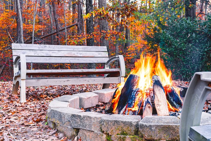 Hillside Haven | Hot Tub | EV | Firepit | Cornhole - Cabins for