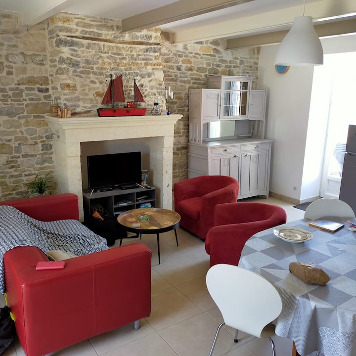 Hébergement F3 Rénové En Pierres De Mer + Jardinet - Saint-Denis-d'Oléron