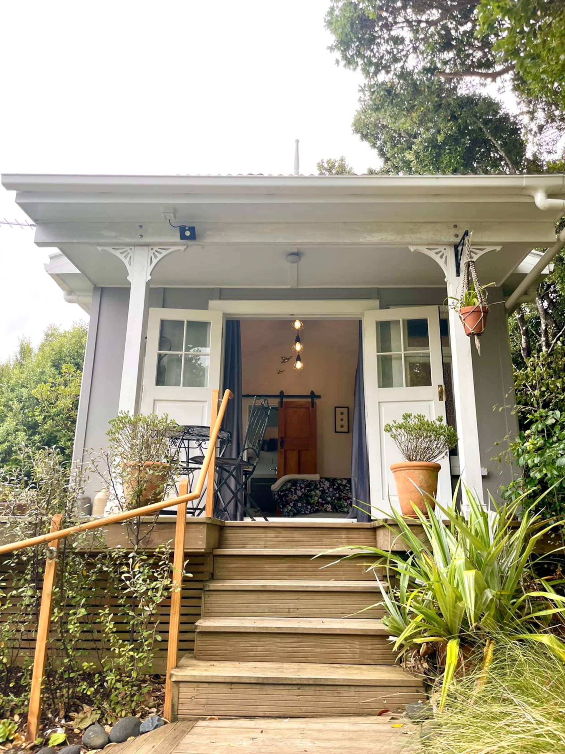 Charming character cottage with privacy and views