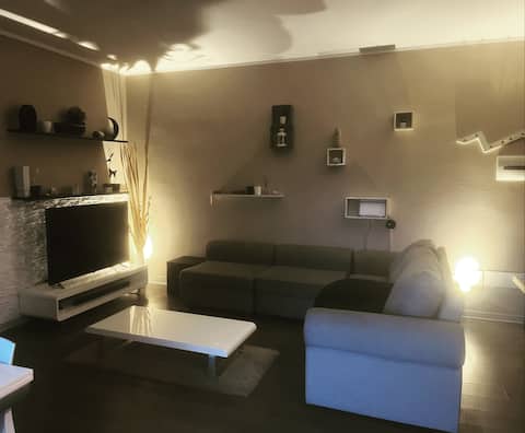 "Fouly's Apartment" (IT092074C2000Q0869)