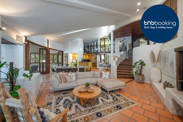 20 Little Cove 4BR Home, Pool, Pool table gallery image 2