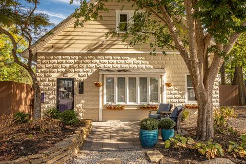 The Retreat - Spacious Home in Downtown Loveland!
