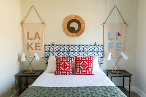 Provemont Cottage | Downtown Lake Leelanau