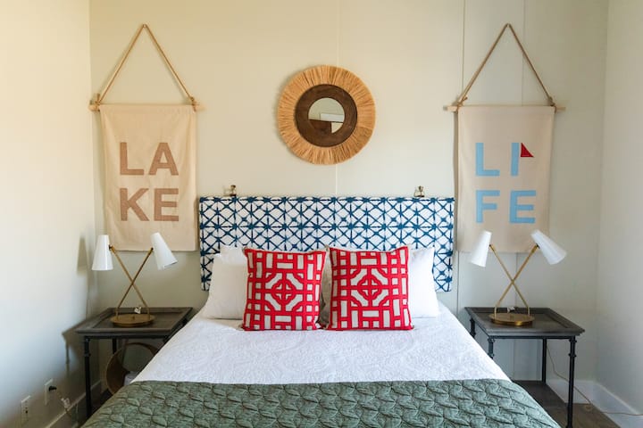 Provemont Cottage | Downtown Lake Leelanau