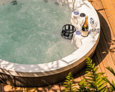 Romantic villa with private jacuzzi & games room