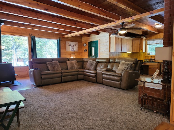 Hot Tub, Wi-fi, And Only 20 Miles To Yellowstone! - Island Park, ID