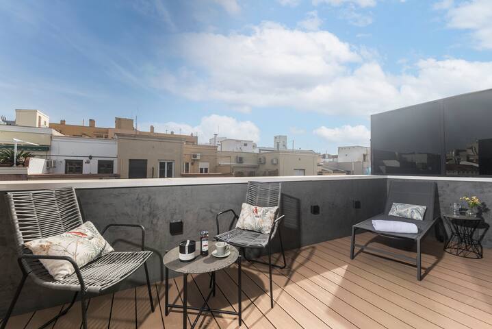Homeclub | Luxury Renovated Penthouse in Lagasca gallery image 2