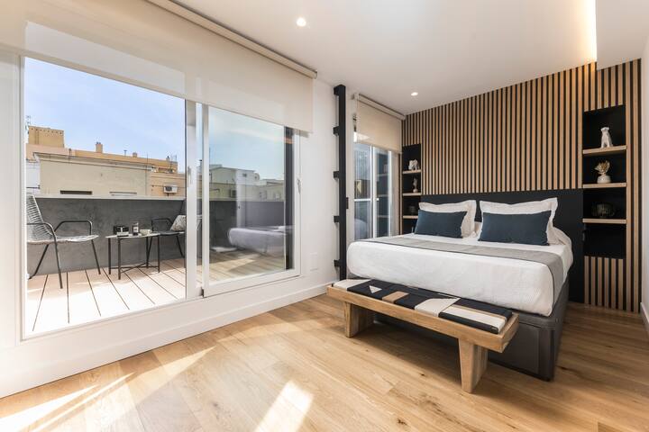 Homeclub | Luxury Renovated Penthouse in Lagasca gallery image 3