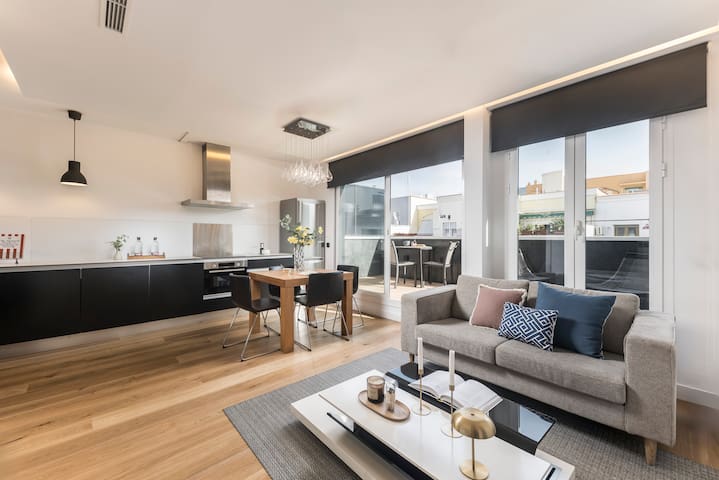 Homeclub | Luxury Renovated Penthouse in Lagasca