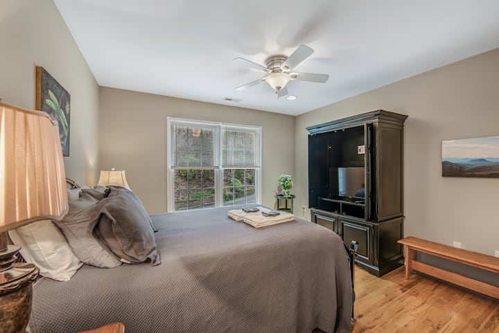 A comfy queen bed in the 3rd guest bedroom is located on the corner of the house on the second floor.  Smart TV