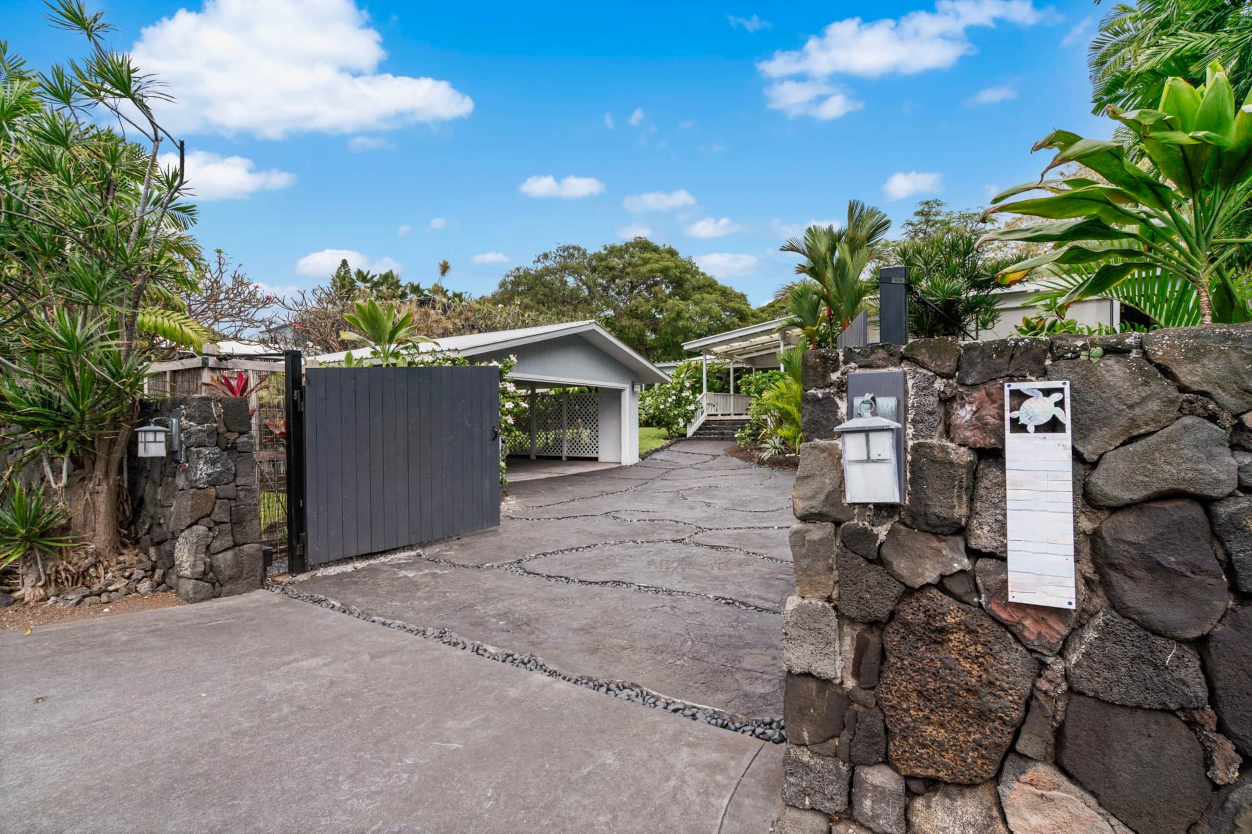 Home in Kailua-Kona · ★4.96 · 2 bedrooms · 2 beds · 2 baths - Image 33