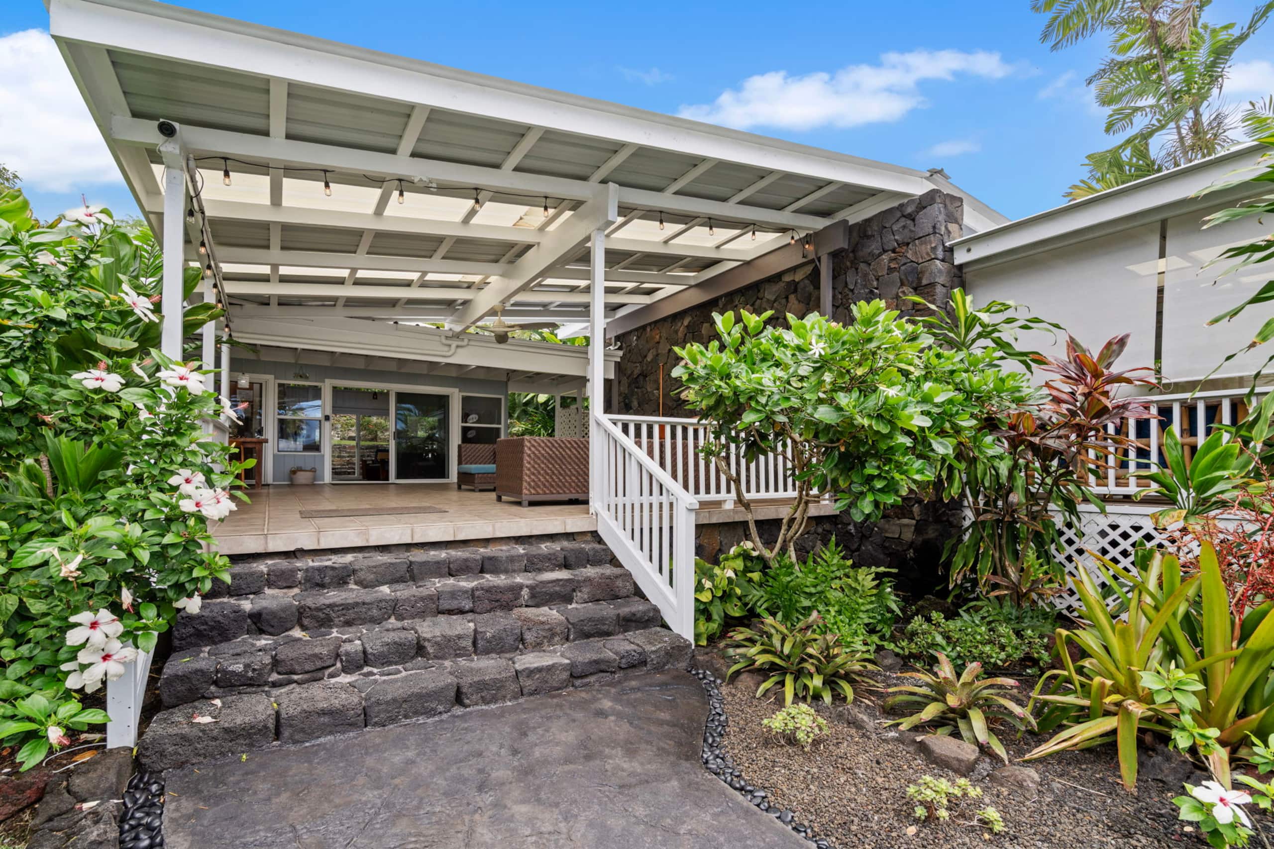 Home in Kailua-Kona · ★4.96 · 2 bedrooms · 2 beds · 2 baths - Image 40