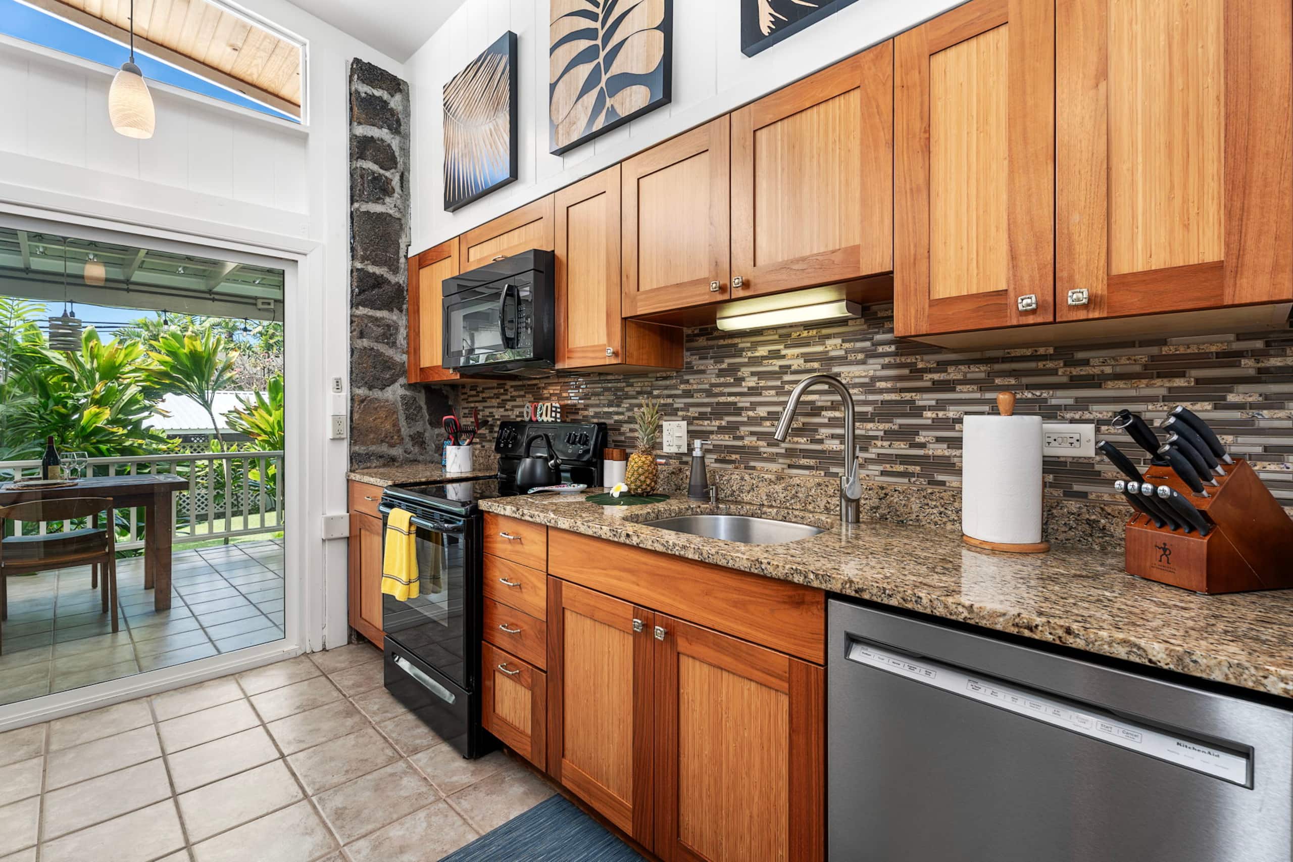 Home in Kailua-Kona · ★4.96 · 2 bedrooms · 2 beds · 2 baths - Image 6