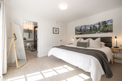 3 BR/3BA, Heavenly, huge yard, gym+sauna, 6 guests