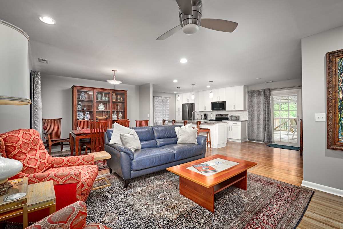 Top Airbnb: Classy Campbell Cottage - 7 miles from Downtown in Southeast