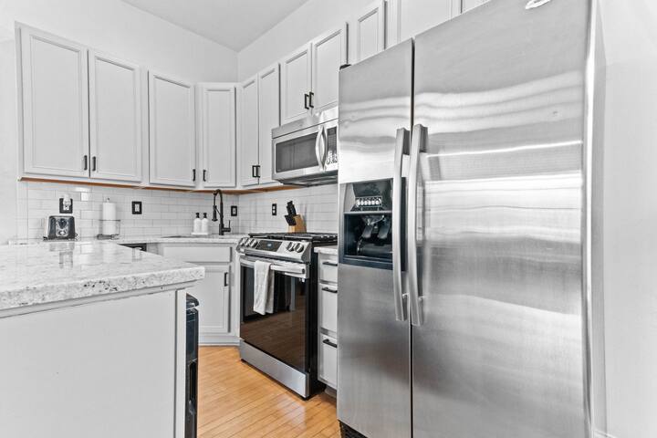 Italian Village- Short North Home- private parking gallery image 4