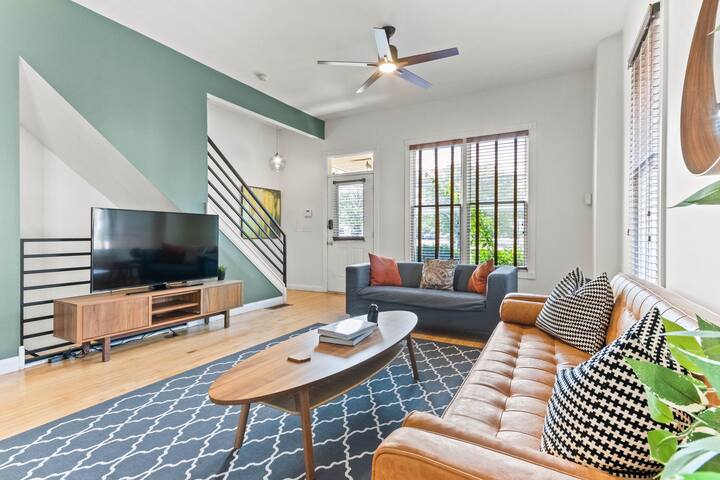 Italian Village- Short North Home- private parking gallery image 2