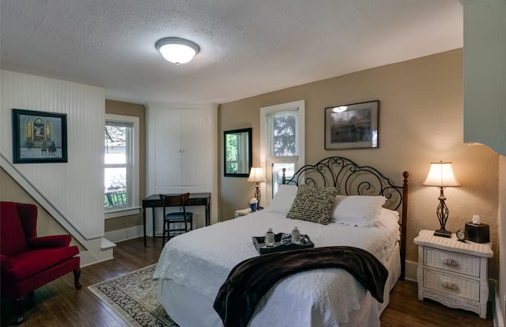 黑鹰客房（ Black Hawk Room ）