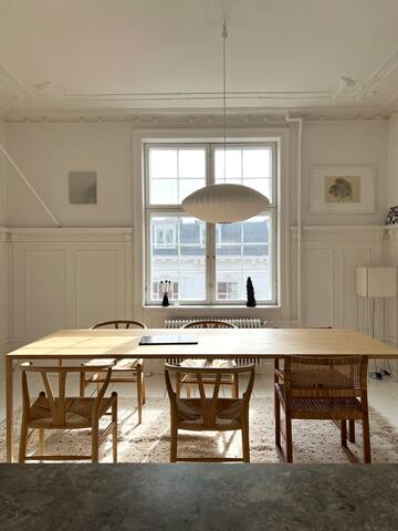 4 bedrooms in famous street with sunny balcony gallery image 4