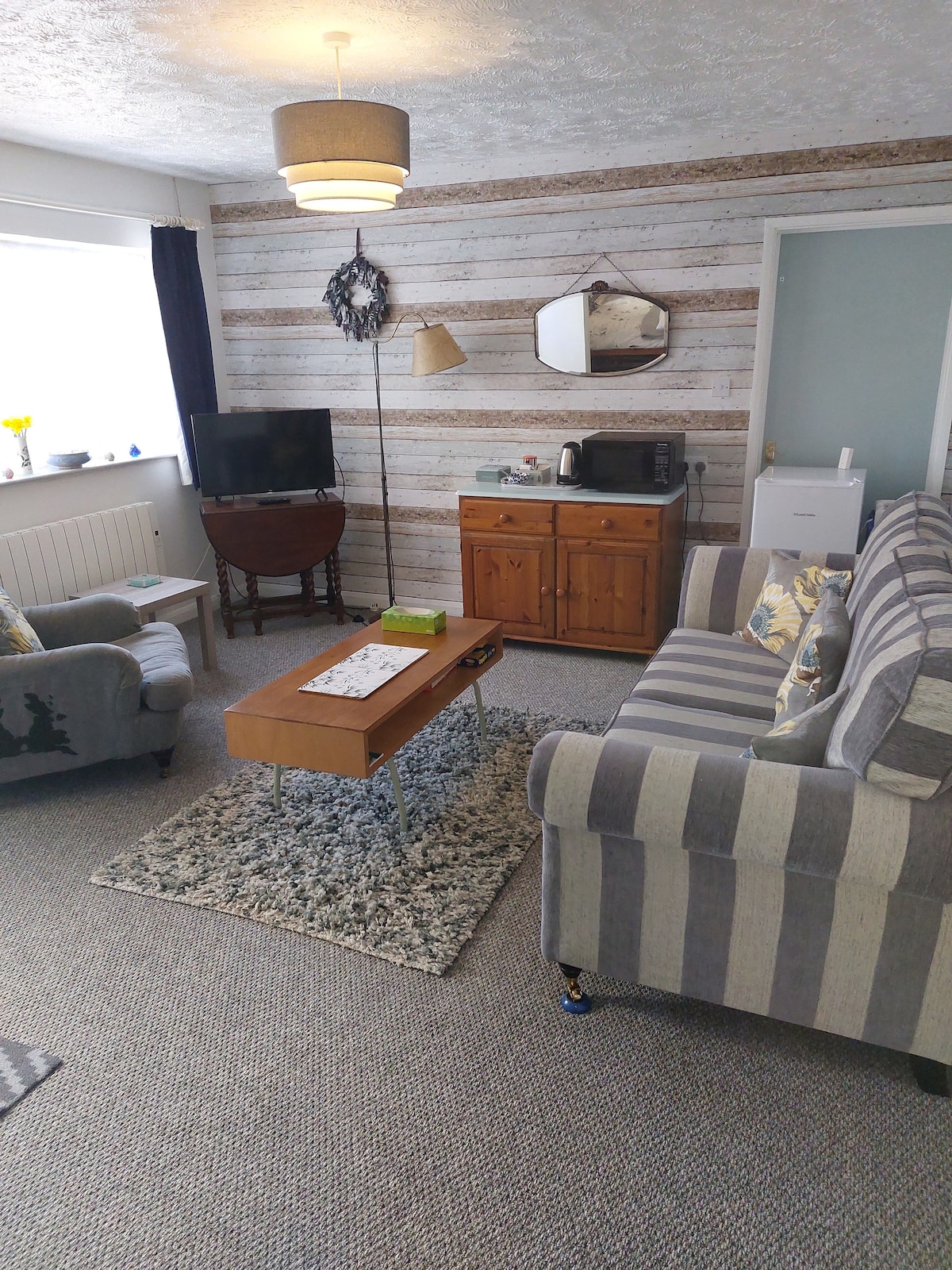 Top Airbnb: Quiet Garden Studio, 200m Weston seafront in Weston Super Mare
