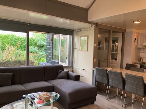 Top performing Airbnb: Spacious house with beautiful enclosed garden in Tholen