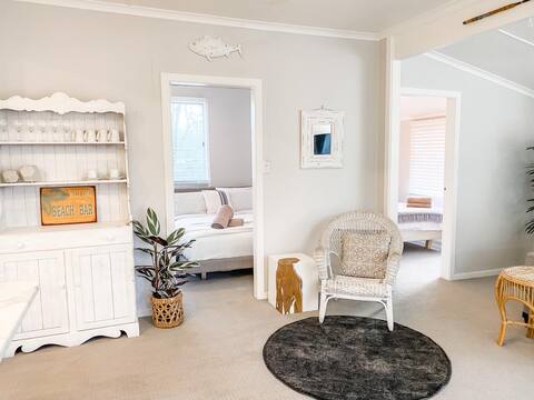 Frangipani Cottage - walk to river, beach, cafes