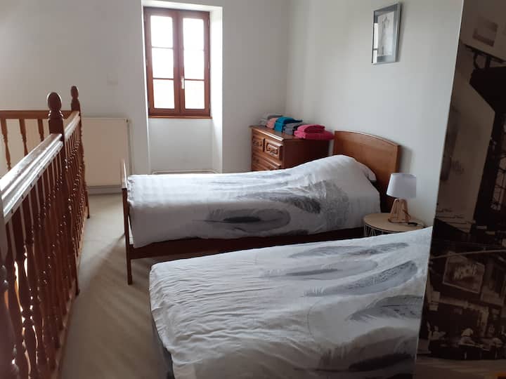 ანტრესოლი 2 საწოლით 90